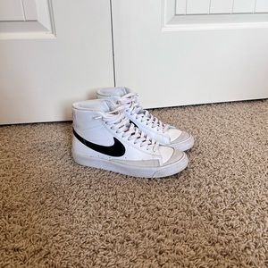 Nike blazers size 7Y but also women’s 8.5